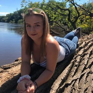 Meet your Posher, Makenzie
